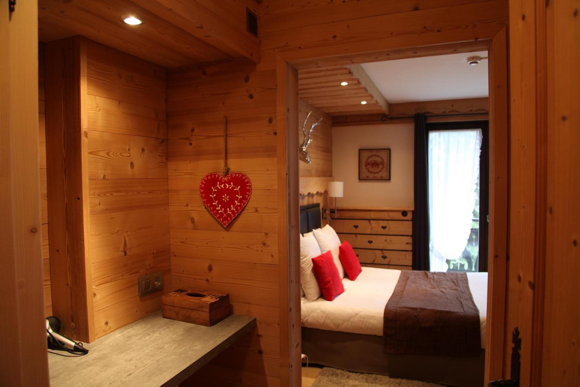 Le Cro-Bidou Hotel แบร์เนซ์ ภายนอก รูปภาพ