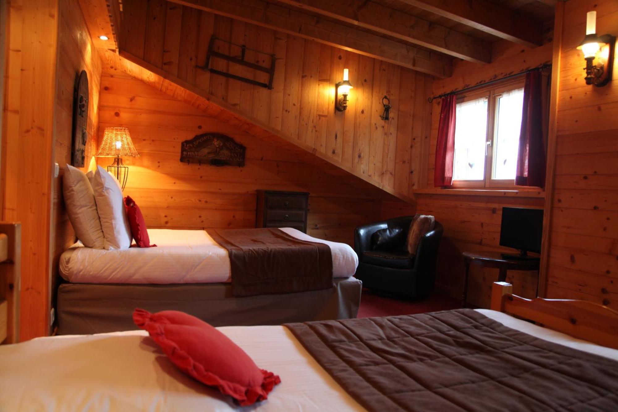 Le Cro-Bidou Hotel แบร์เนซ์ ภายนอก รูปภาพ