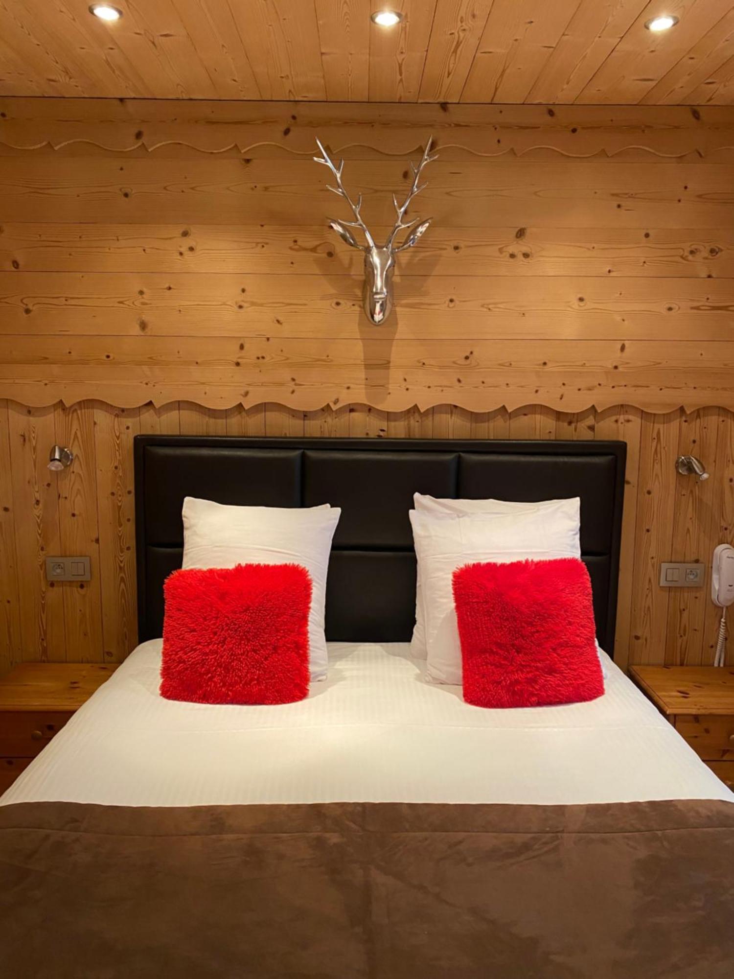 Le Cro-Bidou Hotel แบร์เนซ์ ภายนอก รูปภาพ