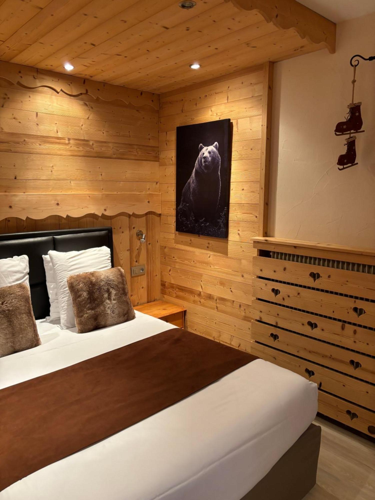 Le Cro-Bidou Hotel แบร์เนซ์ ภายนอก รูปภาพ