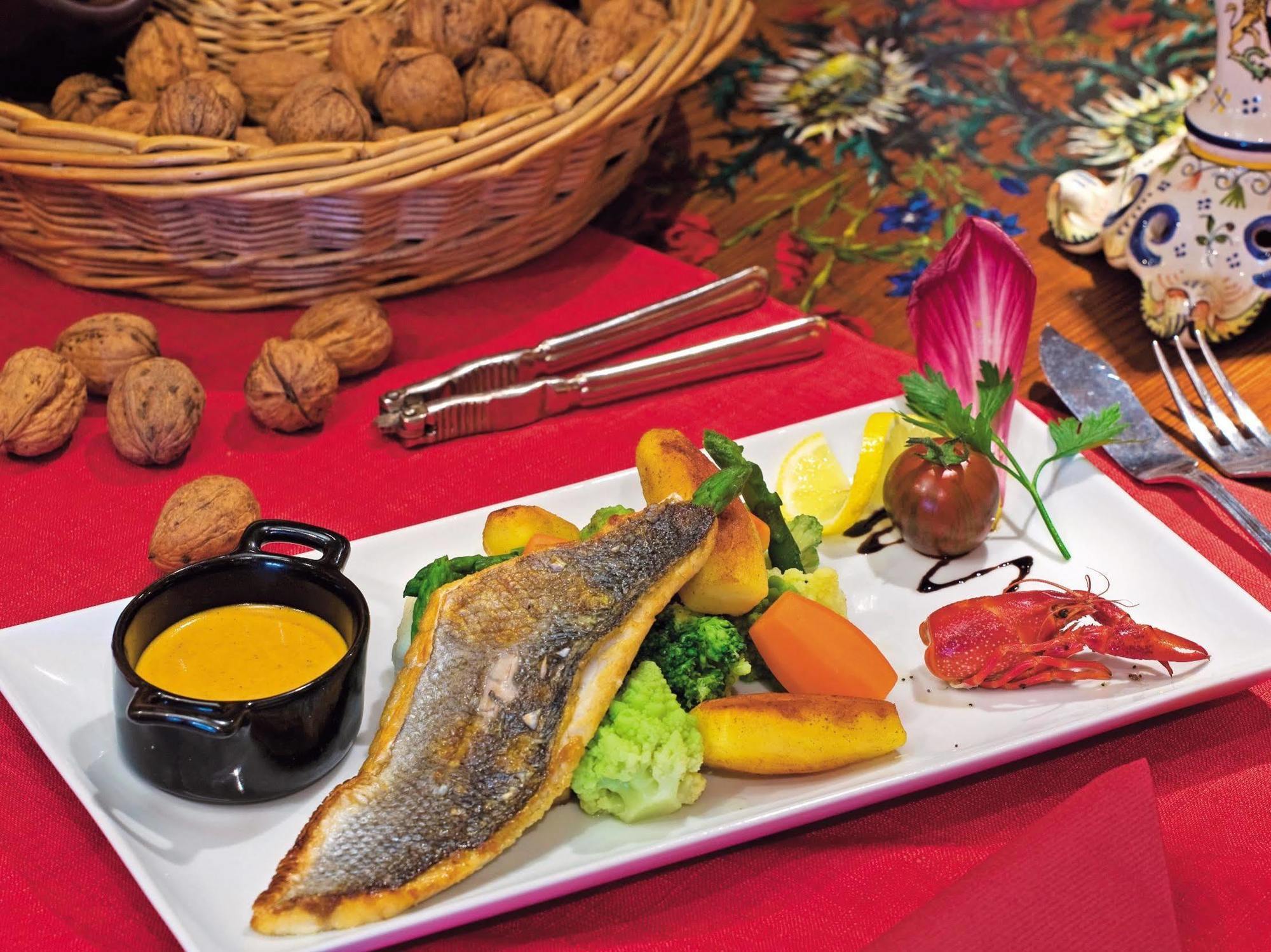 Le Cro-Bidou Hotel แบร์เนซ์ ภายนอก รูปภาพ