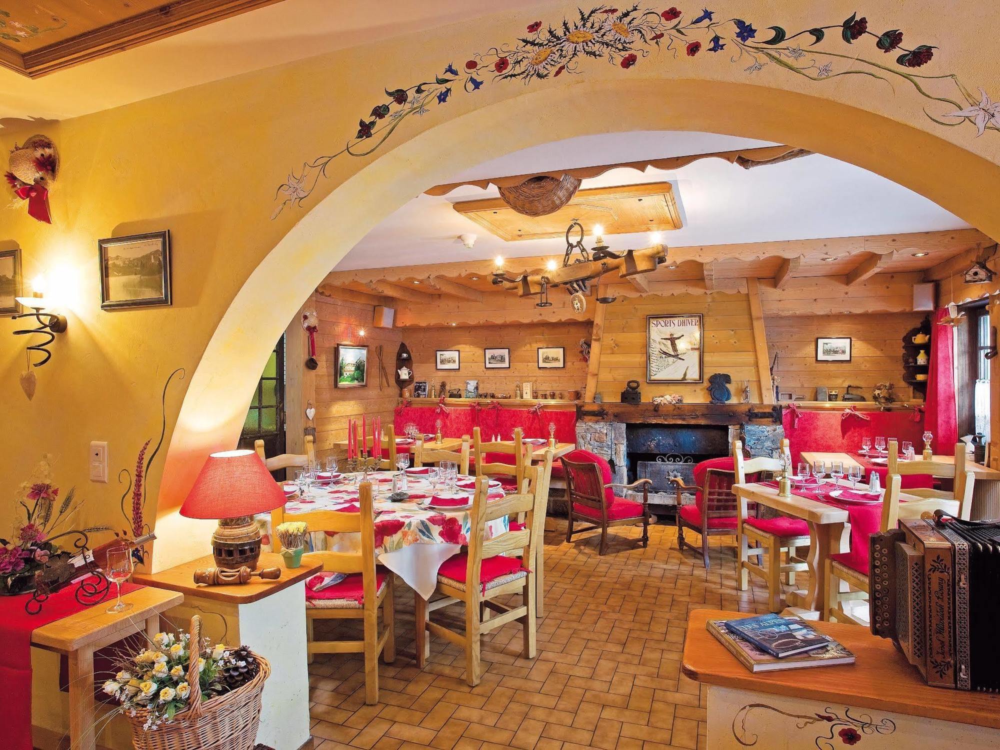Le Cro-Bidou Hotel แบร์เนซ์ ภายนอก รูปภาพ