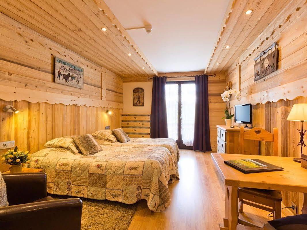 Le Cro-Bidou Hotel แบร์เนซ์ ภายนอก รูปภาพ
