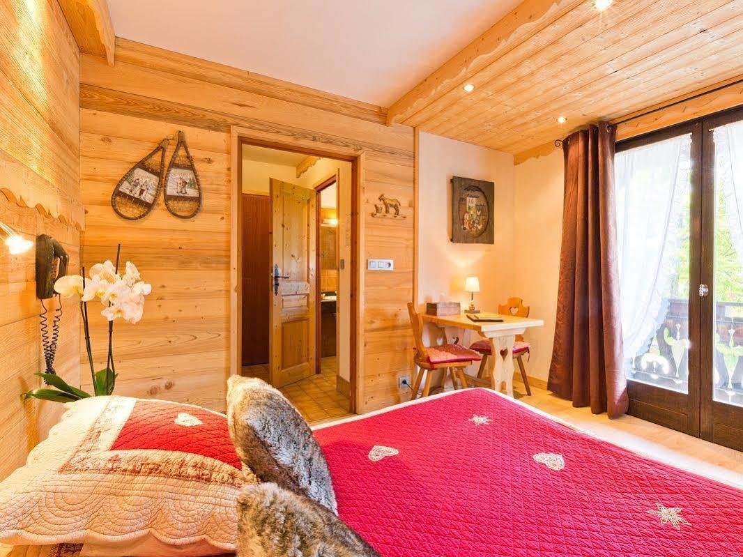 Le Cro-Bidou Hotel แบร์เนซ์ ภายนอก รูปภาพ
